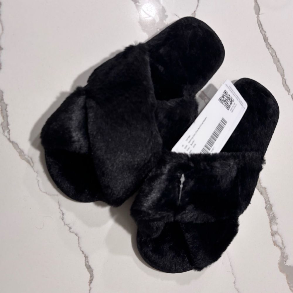 Azazie Women’s Black Fuzzy Faux Fur Slippers Slip-on Cross Strap 42-43 US 10